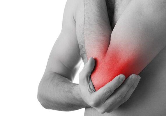 Un gonflement et une douleur intense dans l'articulation sont des signes du stade final de l'arthrose